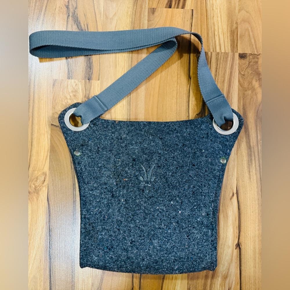 IBEX RECYCLED GRAY WOOL FELTED PURSE